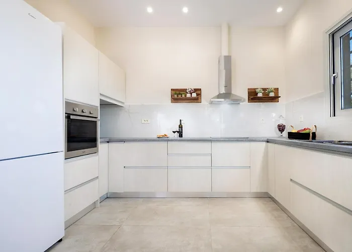 Avo * Ханья (Крит)